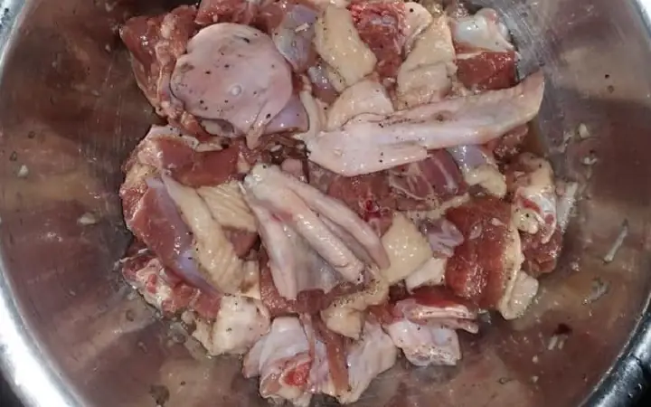 Bước 2Ướp thịt vịt