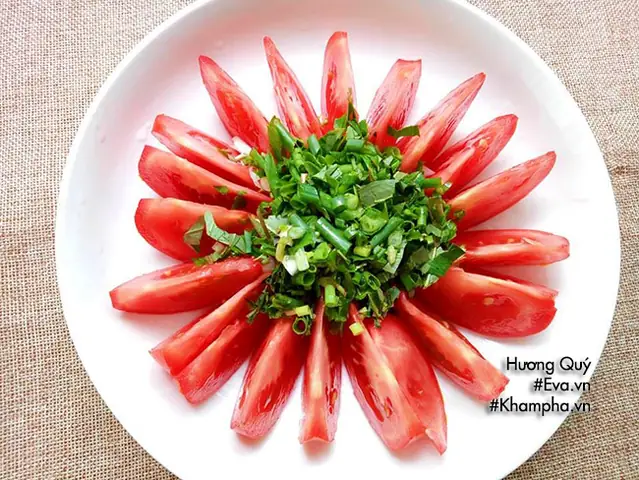 Bún Mọc Chân Giò Có Thêm Cà Chua Giúp Nước Dùng Thanh Mát, Ngon Ngọt.