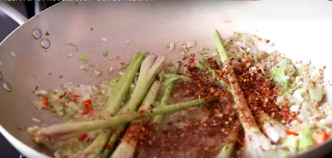 Cách làm bún bò Huế chay: