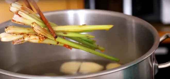 Cách làm bún bò Huế chay: