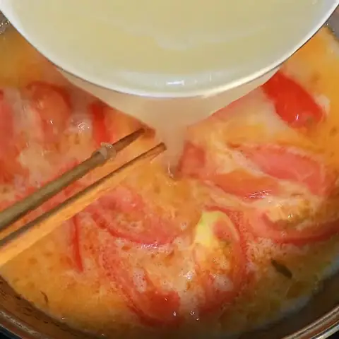 Cách nấu bún ốc dọc mùng thơm ngon, thanh mát, dễ làm ngay tại nhà