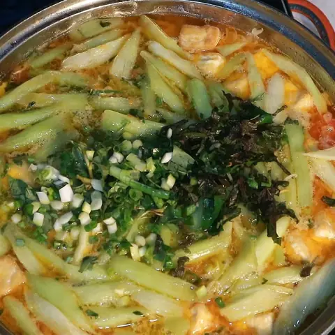 Cách nấu bún ốc dọc mùng thơm ngon, thanh mát, dễ làm ngay tại nhà