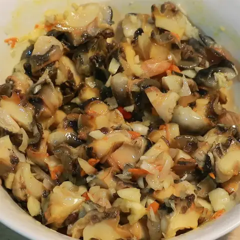 Cách nấu bún ốc dọc mùng thơm ngon, thanh mát, dễ làm ngay tại nhà