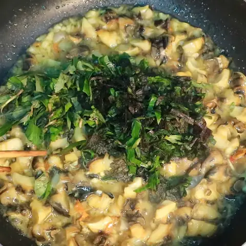 Cách nấu bún ốc dọc mùng thơm ngon, thanh mát, dễ làm ngay tại nhà