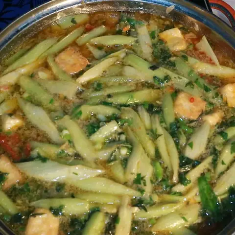 Cách nấu bún ốc dọc mùng thơm ngon, thanh mát, dễ làm ngay tại nhà