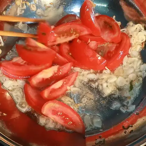 Cách nấu bún ốc dọc mùng thơm ngon, thanh mát, dễ làm ngay tại nhà