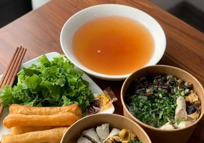 Bí Quyết Hương Vị Bún Ốc Gia Truyền