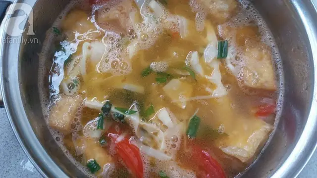 Với những nguyên liệu đơn giản, dễ tìm, dễ nấu bạn có ngay món bún ốc nóng hổi cho bữa sáng của gia đình mình rồi.