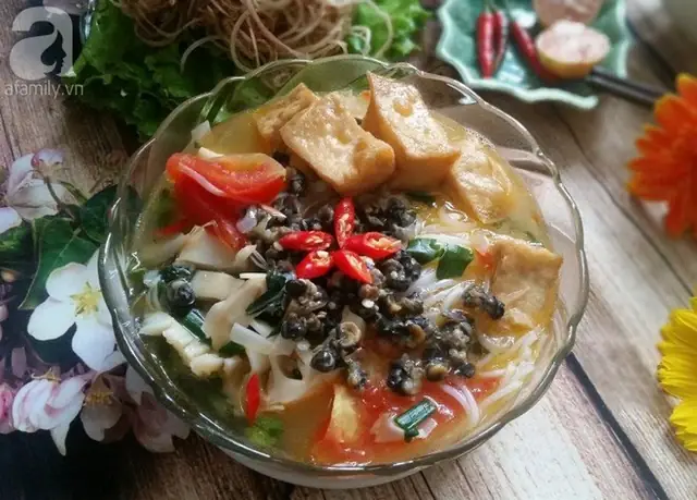 Với những nguyên liệu đơn giản, dễ tìm, dễ nấu bạn có ngay món bún ốc nóng hổi cho bữa sáng của gia đình mình rồi.