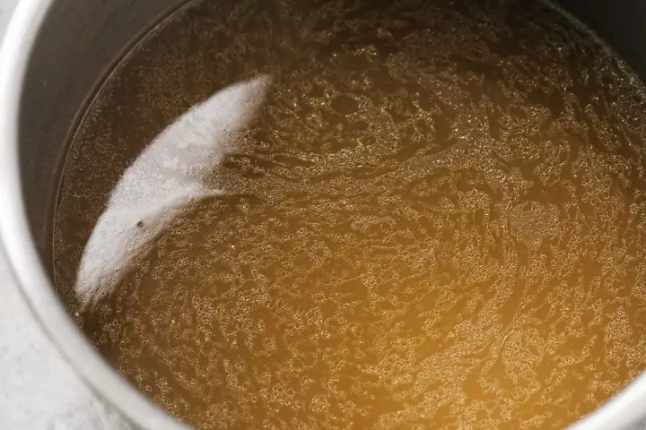 Bước 4: Nấu Nước Dùng