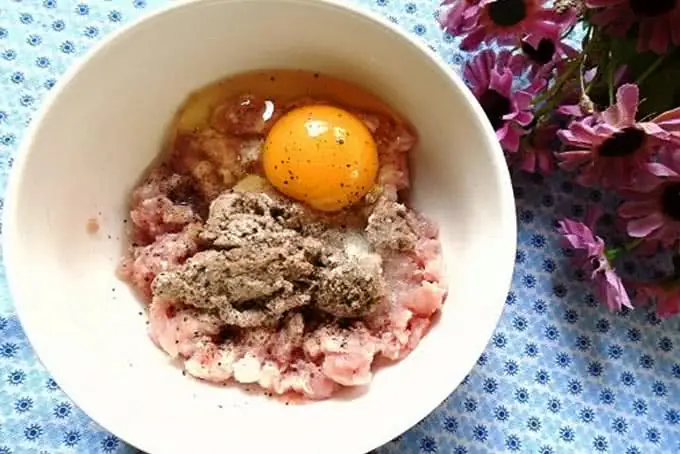 Bước 2: Chế biến phần riêu cua Bước 2: Chế biến phần riêu cua