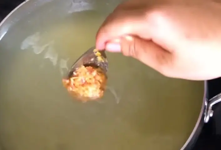 Bước 5: Viên Chả Cho Món Bún Riêu Tôm Khô Bước 5: Viên Chả Cho Món Bún Riêu Tôm Khô