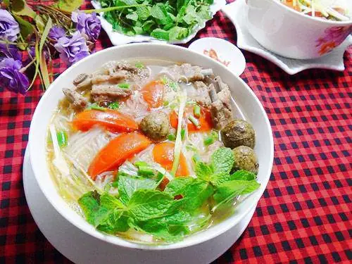 Bước 4: Hoàn thành bún sườn chua
