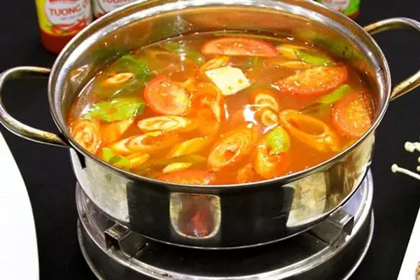 Bước 3: Nấu Và Nêm Nếm Nước Dùng