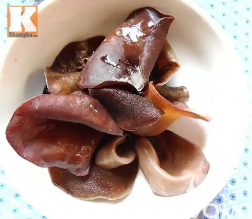 Thưởng thức bún thịt viên nóng hổi, hấp dẫn vào bữa sáng thật tuyệt.