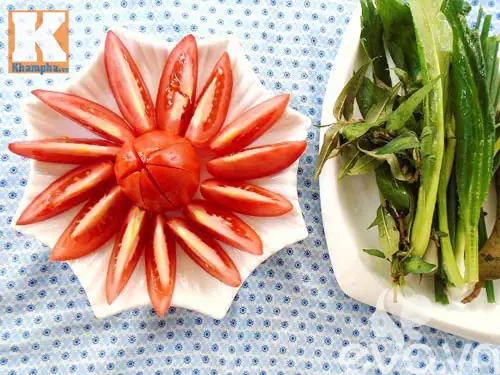 Thưởng thức bún thịt viên nóng hổi, hấp dẫn vào bữa sáng thật tuyệt.