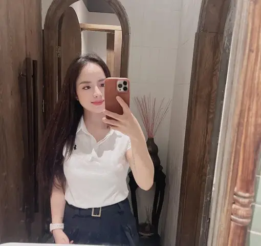 Khi ăn vịt om sấu, bạn sẽ cảm nhận được sự hòa quyện tuyệt vời giữa các hương vị, từ chua thanh, ngọt, mặn, đến thơm nồng, béo ngậy... tạo nên một món ăn hấp dẫn bất cứ ai.