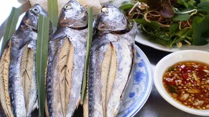 Cá bạc má hấp giấm