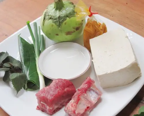 Món canh cà bát nấu sườn non tuy đơn giản nhưng sẽ đem lại cảm giác ngon miệng khi thưởng thức.