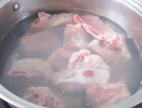 Món canh cà bát nấu sườn non tuy đơn giản nhưng sẽ đem lại cảm giác ngon miệng khi thưởng thức.