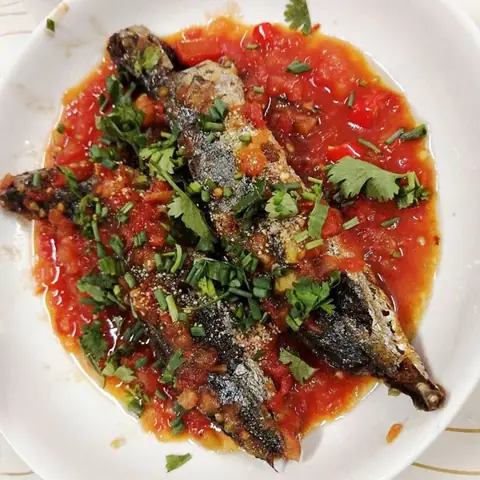 Cách Nấu Cá Biển Sốt Cà Chua Không Tanh Đơn Giản Tại Nhà