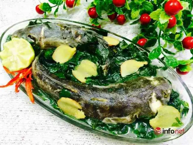 Canh Cá Bớp Nấu Lá Lốt Có Vị Chua Thanh Từ Chanh, Thơm Nồng Mùi Gừng, Mùi Lá Lốt Với Thịt Cá Trắng Tinh, Ngọt Đậm Vừa Lạ Miệng Lại Có Tác Dụng Bồi Bổ Cơ Thể Rất Tốt. Canh Cá Bớp Nấu Lá Lốt Có Vị Chua Thanh Từ Chanh, Thơm Nồng Mùi Gừng, Mùi Lá Lốt Với Thịt Cá Trắng Tinh, Ngọt Đậm Vừa Lạ Miệng Lại Có Tác Dụng Bồi Bổ Cơ Thể Rất Tốt.