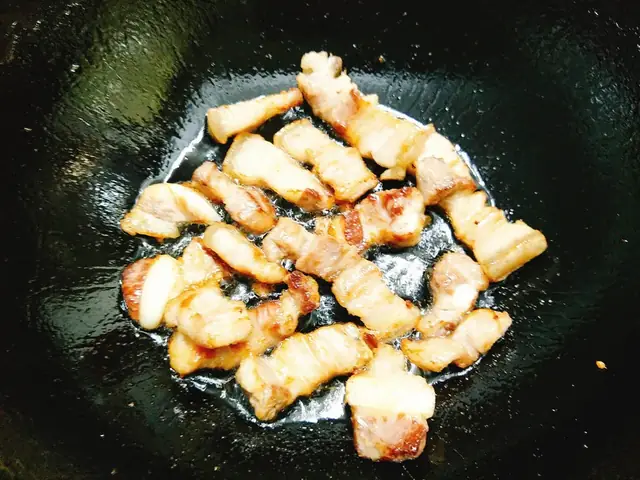 Bước 2. Làm cà bung đậu thịt