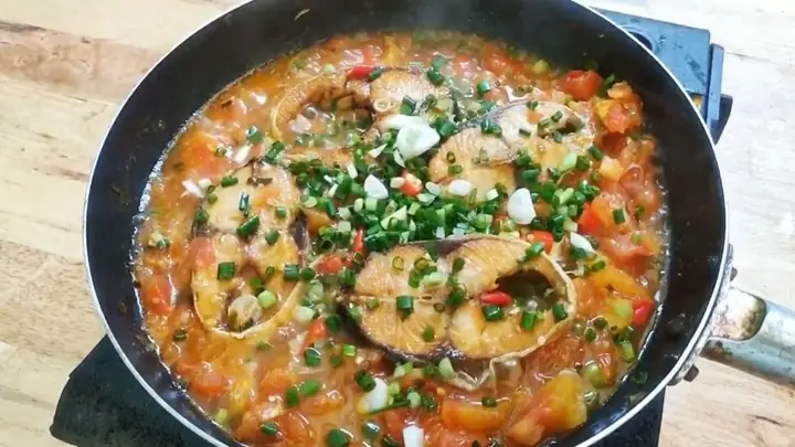 8. Cá cam sốt cà chua