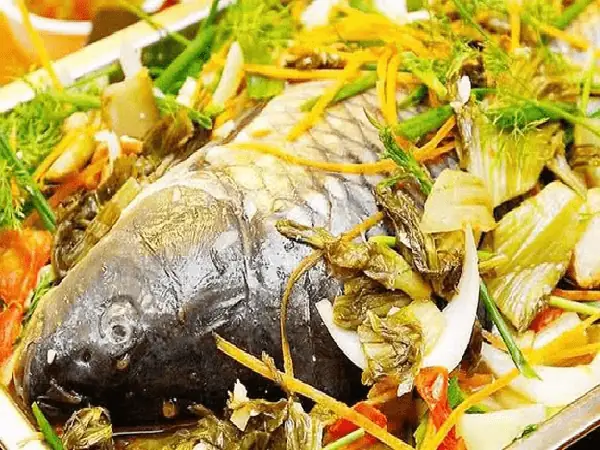 Hướng dẫn các bước làm cá chép kho dưa chua