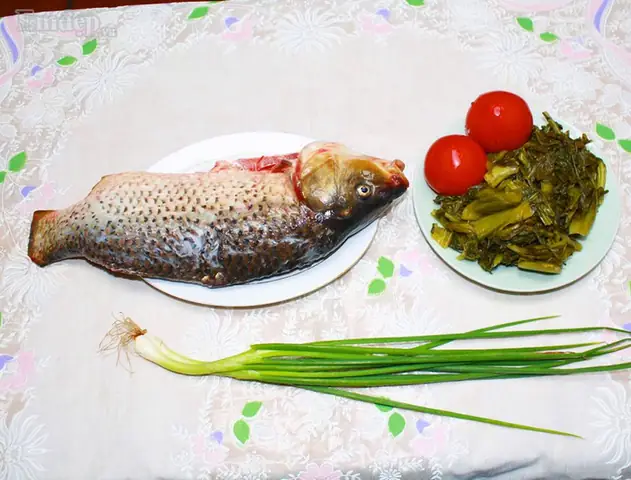 Với nồi canh cá không tanh, cùng vị chua dịu của dưa và béo mềm của cá sẽ là sự lựa chọn tuyệt vời cho bữa cơm gia đình bạn.