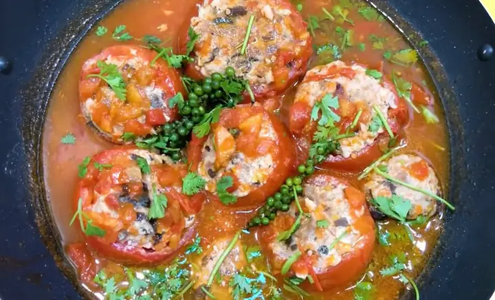 Cà chua nhồi thịt là mộtmón ănkhông chỉ ngon miệng mà còn ngon mắt. Đây là một món ăn ngon, đậm đà hương vị do sự hòa quyện của cà chua và thịt. Hãy cùng khám phá công thức làm cà chua nhồi thịt ngon và độc đáo nhất nhé!