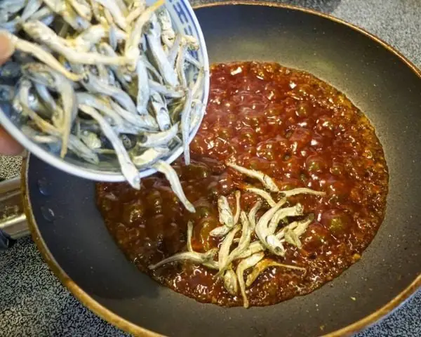 Bước 1: Sơ Chế Cá Cơm Và Các Nguyên Liệu Khác Bước 1: Sơ Chế Cá Cơm Và Các Nguyên Liệu Khác