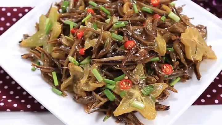 5. Cá cơm khô xào khế