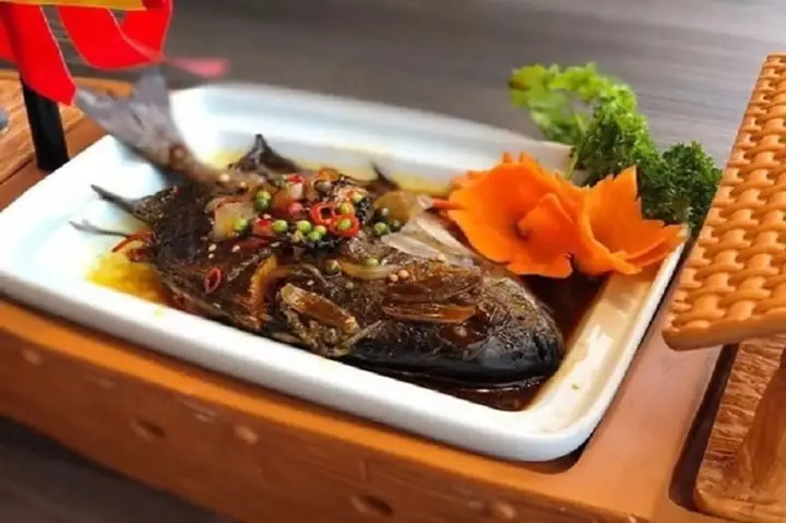 3. Cá dìa kho tiêu xanh – Hương vị dân dã đậm đà 3. Cá dìa kho tiêu xanh – Hương vị dân dã đậm đà