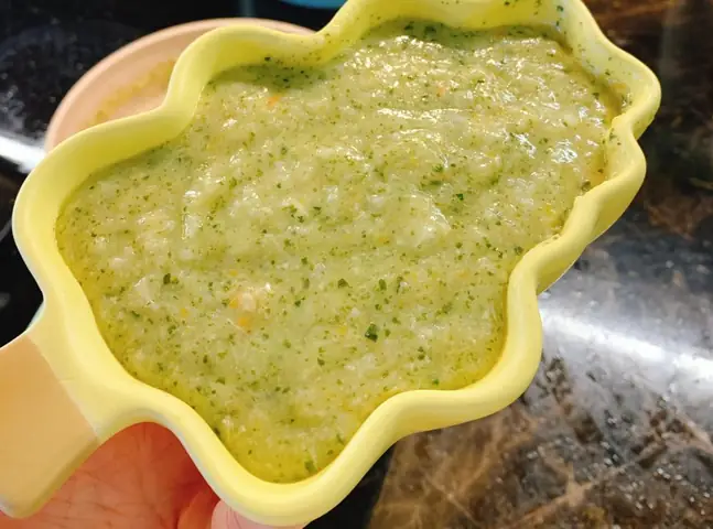 7. Cháo cá hồi bông cải xanh