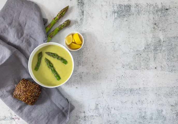 4. Cháo cá hồi măng tây