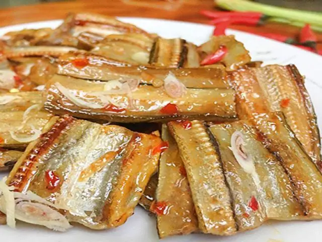 Cá Khô Sốt Chua Ngọt, Rẻ Tiền Thôi Nhưng Trôi Cơm Lắm Nhé! Cá Khô Sốt Chua Ngọt, Rẻ Tiền Thôi Nhưng Trôi Cơm Lắm Nhé!