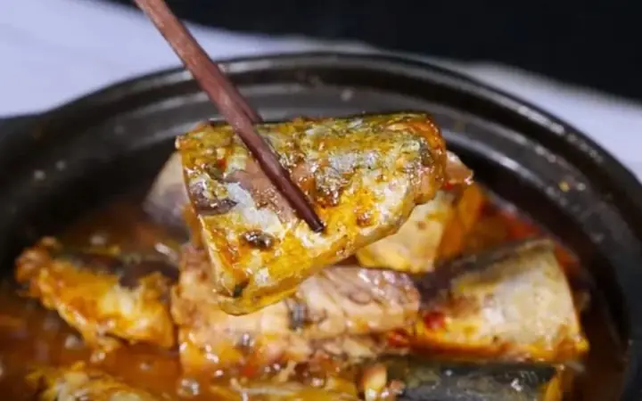 Bước 4: Hoàn Thành Món Cá Kho Nghệ Và Thưởng Thức