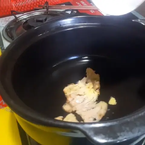 CÃ¡ch lÃ m gÃ  náº¥u rÆ°á»£u gá»«ng ÄÆ¡n giáº£n, thÆ¡m ngon ná»©c mÅ©i