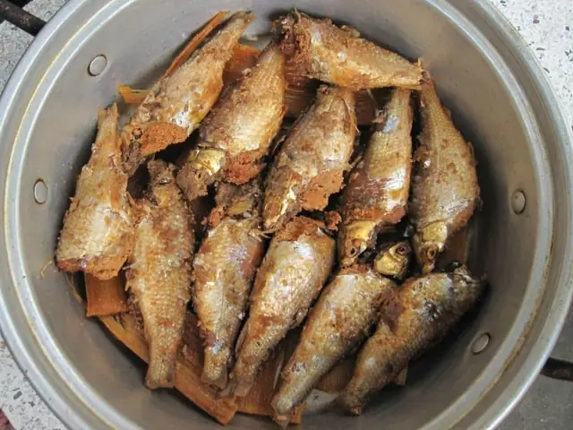 Cách Làm Cá Mòi Kho Mía