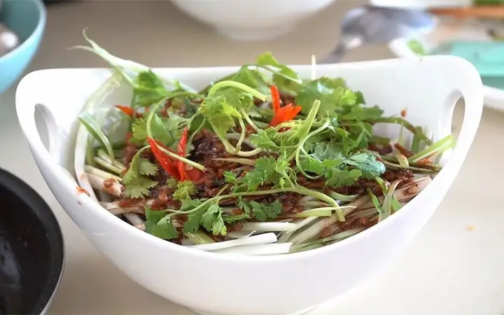 1. Cá song (cá mú) hấp gừng hành