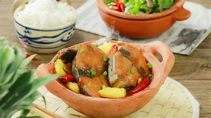 Cách nấu cá ngừ kho đậm đà hương vị, không bị tanh