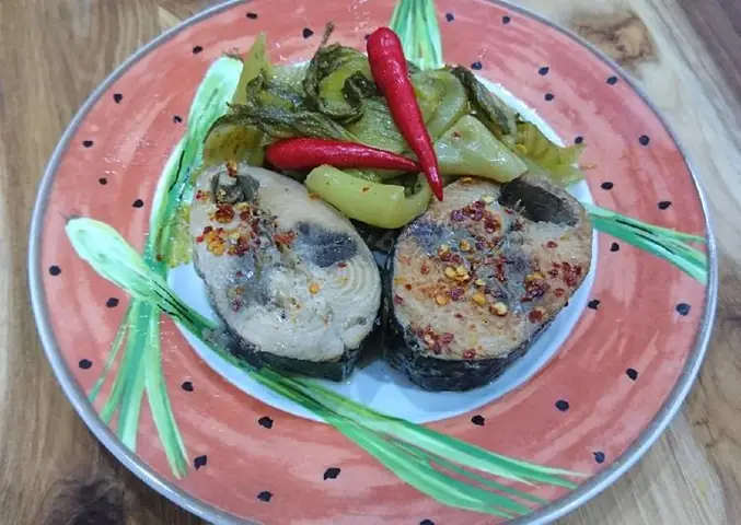 Cách làm cá ngừ kho dưa cải chua đơn giản nhất