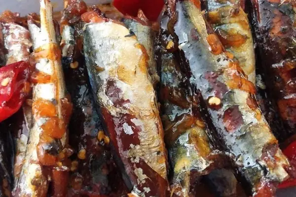 VHO- Bây giờ, ẩm thực khắp nơi nhiều món ngon du nhập từ nước ngoài. Người ta cũng sành ăn hơn. Vào nhà hàng thường gọi những món lạ, đắt tiền như một sự trải nghiệm, hưởng thụ. Nhưng tôi tin chắc một điều: Nhiều người có suy nghĩ như tôi, sẽ ngạc nhiên, bồi hồi nhớ về nồi cá kho dân dã của mẹ khi bắt gặp trong thực đơn nhà hàng món cá kho nhưng đặt lại một cái tên sang trọng nào đó.