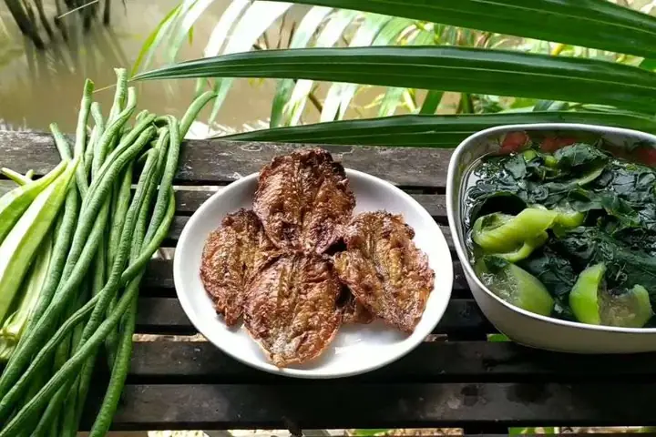 Cá nục khô chiên giòn