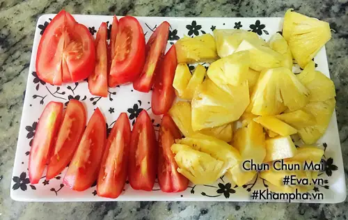 Hãy đổi món cho bữa cơm gia đình bạn với món cá nục kho dứa đậm đà, ngon cơm này nhé!