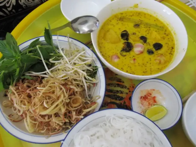 Tô cari ốc bươu với màu sắc thật hài hòa bắt mắt, ngon khó cưỡng