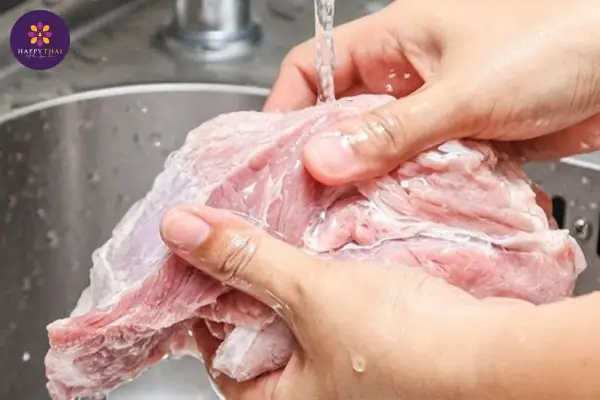 Sơ chế thịt hay là hải sản và rau Sơ chế thịt hay là hải sản và rau