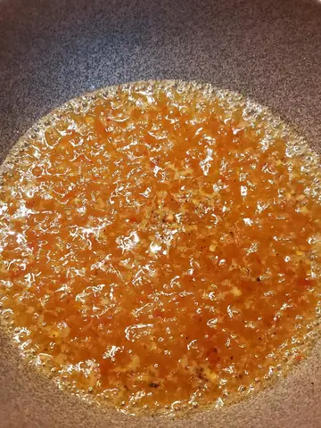 Chỉ vài bước đơn giản bạn đã có món cá rim mắm tỏi ớt thơm ngon cho cả nhà thưởng thức rồi.