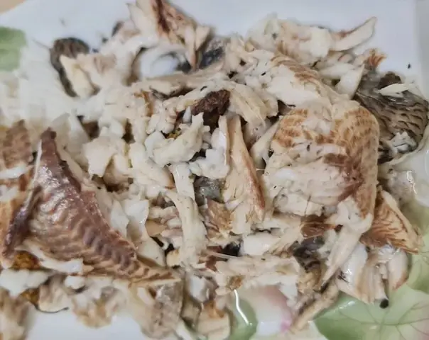 Bước 2: Sơ chế nguyên liệu nấu canh cá rô đồng rau ngót